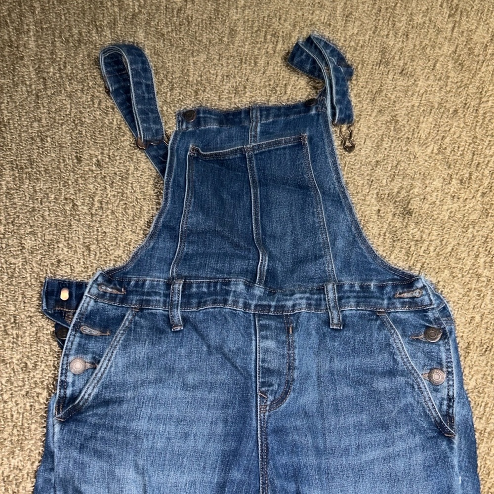 Old Navy overalls LAST CHANCE BEFORE ITS DONATED